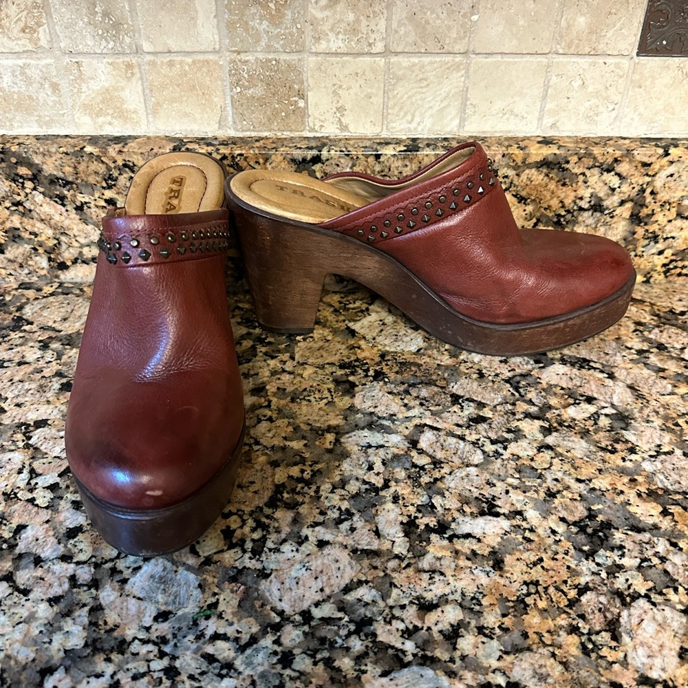 TRASK Reese Brown Full Grain Leather Studded Mule‎ Clogs Shoes Heels Womens 8.5